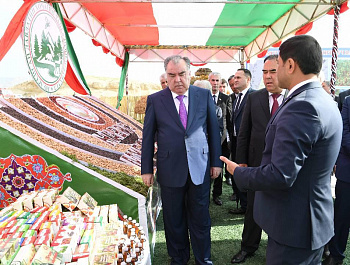 Основатель мира и национального единства – Лидер нации уважаемый Эмомали Рахмон посетил выставку продукции Государственного учреждения лесного хозяйства Согдийской области.